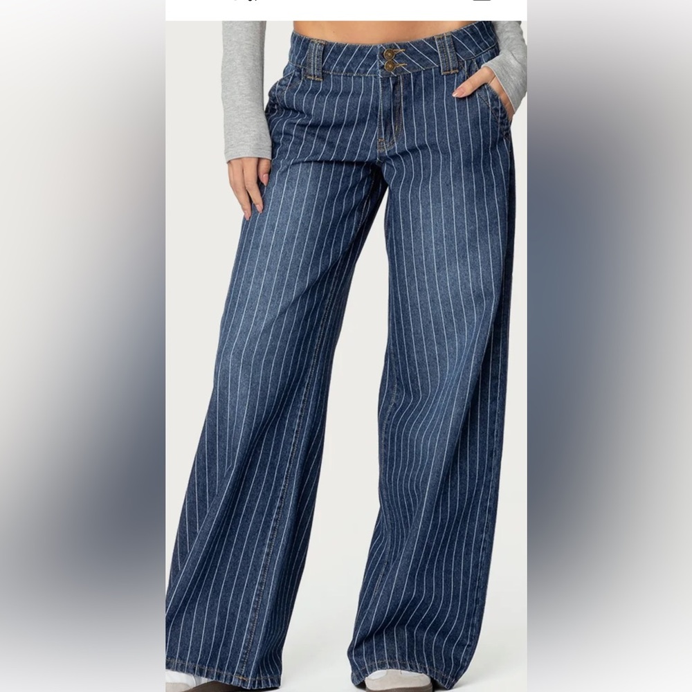 edikted barrel jeans from PAC SUN. 
Never been worn. Size SMALL. So cute!